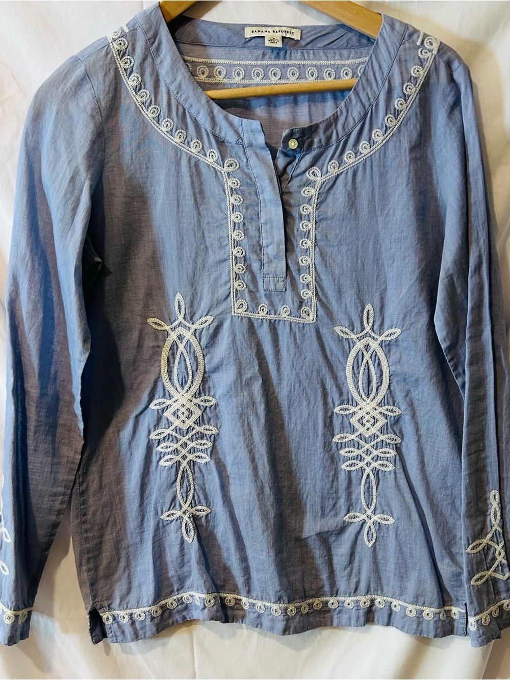 Banana Republic Blue Embroidered Long-Sleeve Tunic Top cotton size small